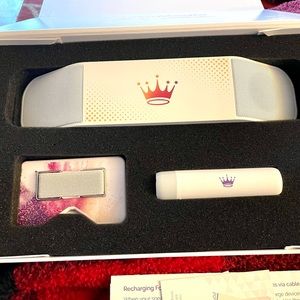 HALLMARK SPEAKER N CHARGER LIMITED EDITION 3 PIECES CARD PHONE HOLDER  10” wires